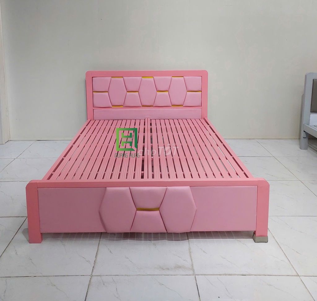 Giường sắt Quang Hùng Hồng Đa dạng. Mua bán Giường, chăn ga gối nệm tại Quận 1 Tp Hồ Chí Minh được đăng bởi Nội Thất Quang Hùng TD hình 1