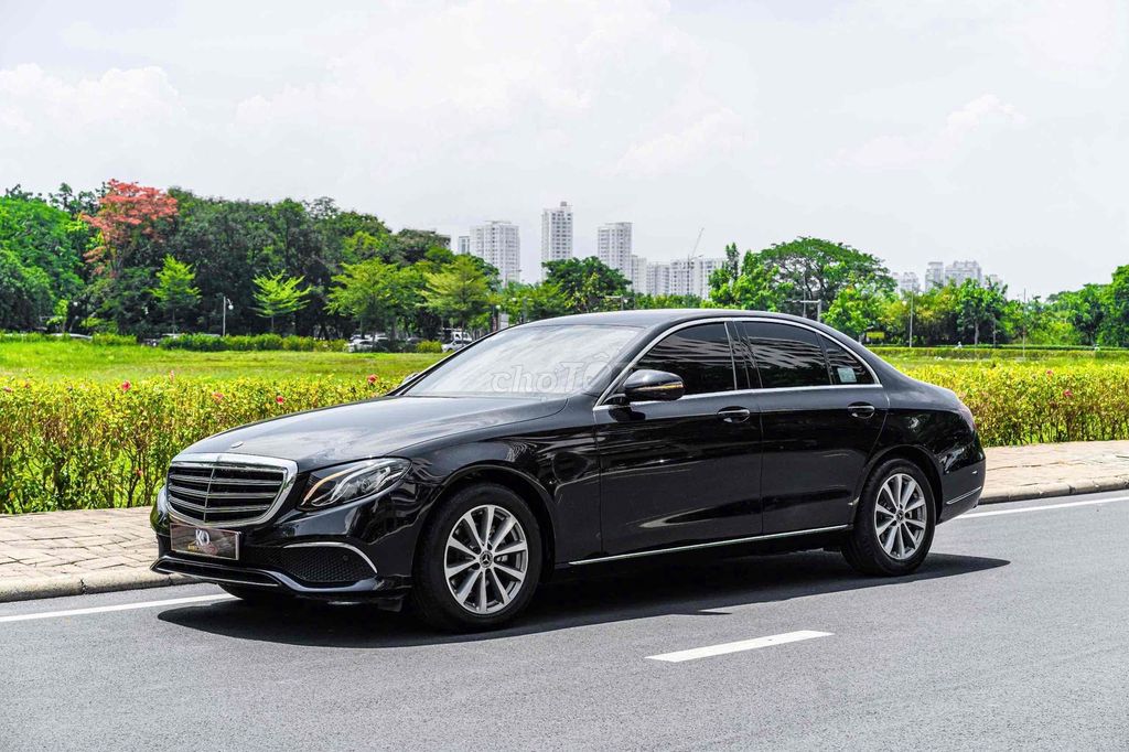E200 Model 2019 màu đen xe Cty 1 chủ từ siêu đẹp. Mua bán Ô tô tại Quận 7 Tp Hồ Chí Minh được đăng bởi Dương Phương hình 4