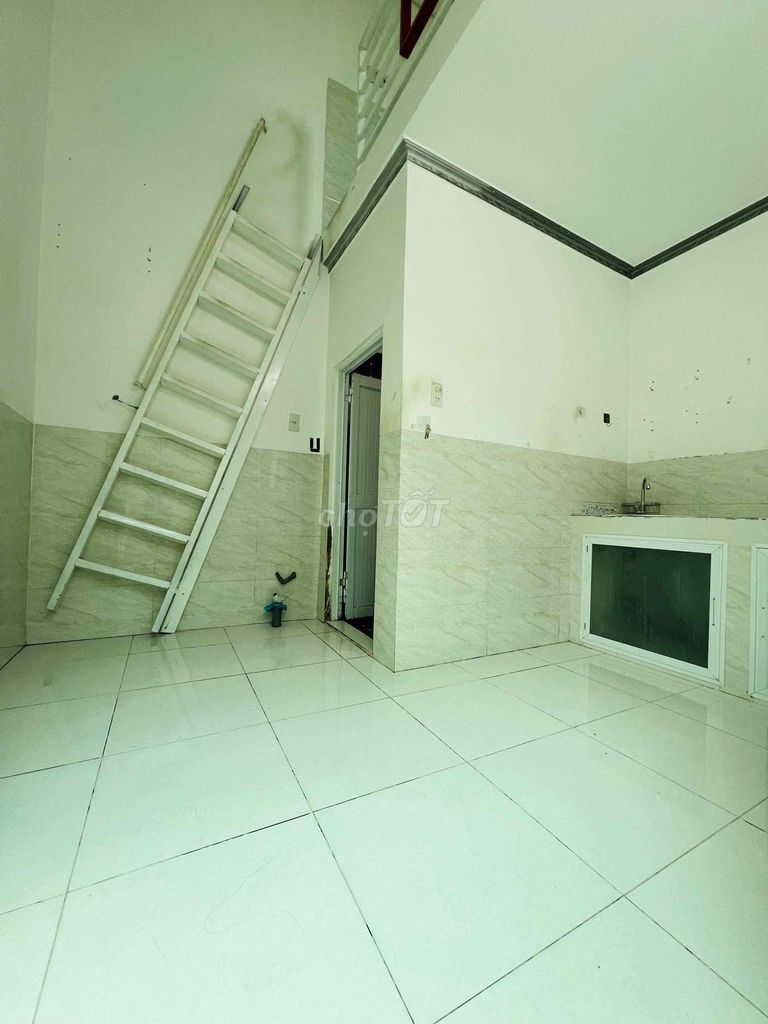 NHÀ TRỌ GẦN ĐH TÂY ĐÔ, KHÁCH VỀ QUÊ TRẢ 1 PHÒNG HƠN 20m2 GÁC KIÊN CỐ