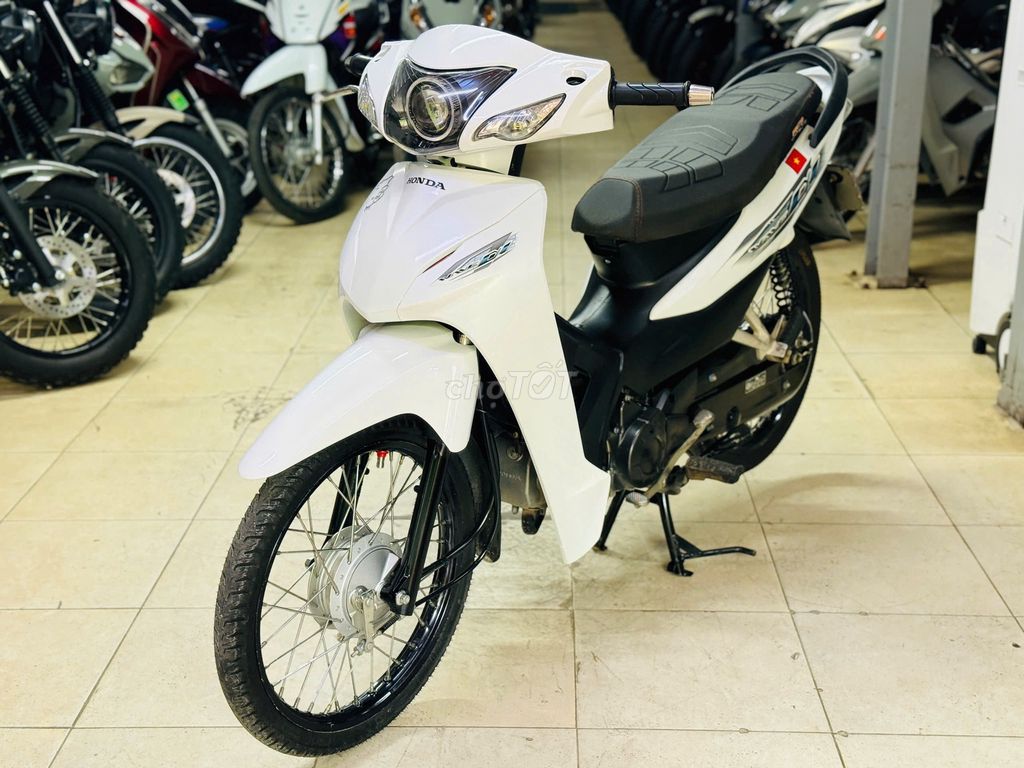 Мопед Thinh Phat - Белый Honda Wave A 110 в стиле Ханоя