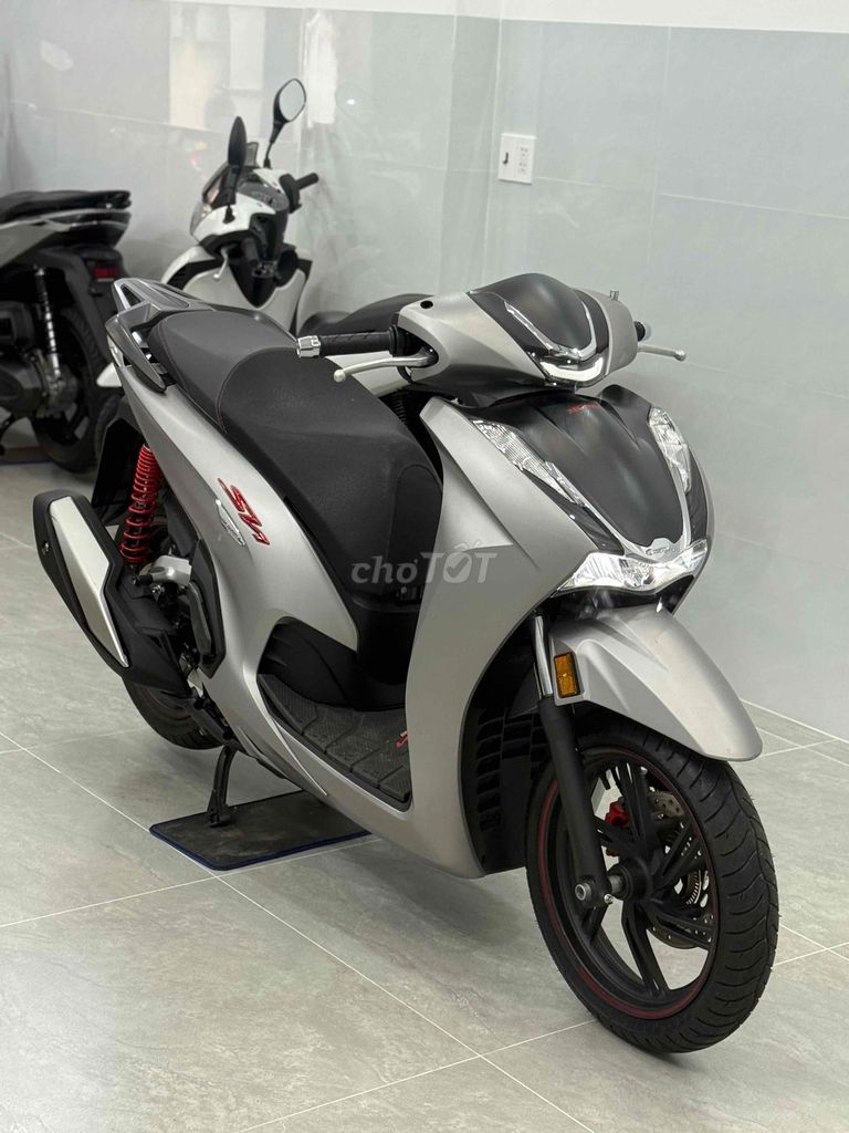Sh350i 2023 xám bạc lướt 3000km. Mua bán Xe máy tại Quận Tân Bình Tp Hồ Chí Minh được đăng bởi Thang Nguyen hình 4