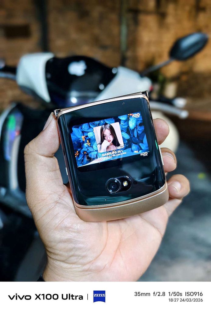 Motorola Razr 2020 Vàng đồng Đã sử dụng. Mua bán Điện thoại tại Thành phố Long Xuyên An Giang được đăng bởi ANH HÀNG XÓM hình 1