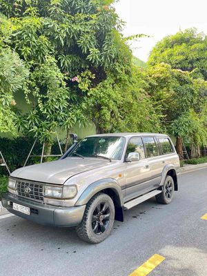 Toyota Land Cruiser Bạc