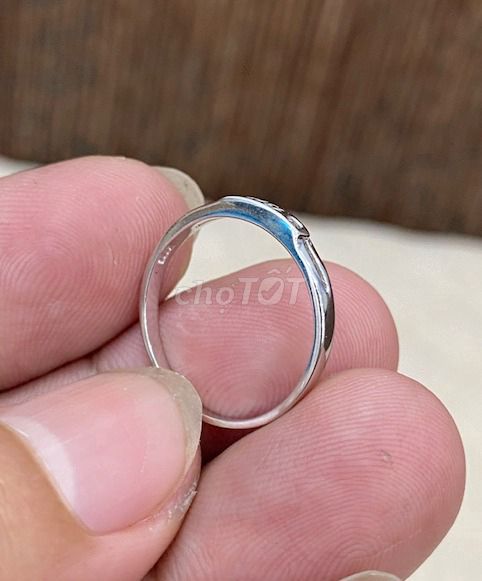 Nhẫn bạc Nữ 925 mạ vàng trắng, đính viên cz sáng. Mua bán Phụ kiện thời trang khác tại Quận 7 Tp Hồ Chí Minh được đăng bởi Hàng hiệu Secondhand hình 2