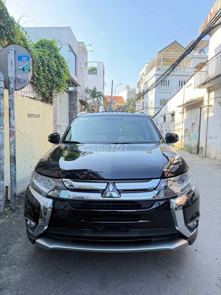 Mitsubishi Outlander 2018 2.0 CVT Premium 72000km. Mua bán Ô tô tại Quận Bình Thạnh Tp Hồ Chí Minh được đăng bởi Nguyen van dat hình 1