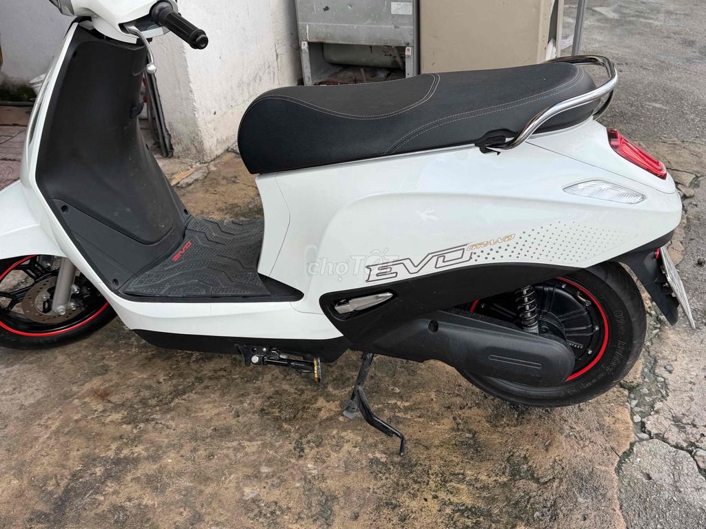 Электрический мопед VinFast Evo Grand Like белый 600 км