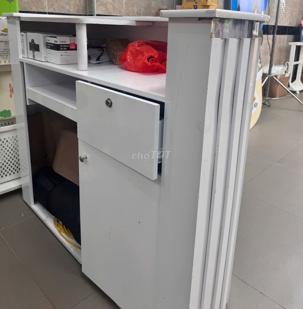 Quầy thu ngân. Mua bán Tủ, kệ gia đình tại Quận Cầu Giấy Hà Nội được đăng bởi Linh hình 1