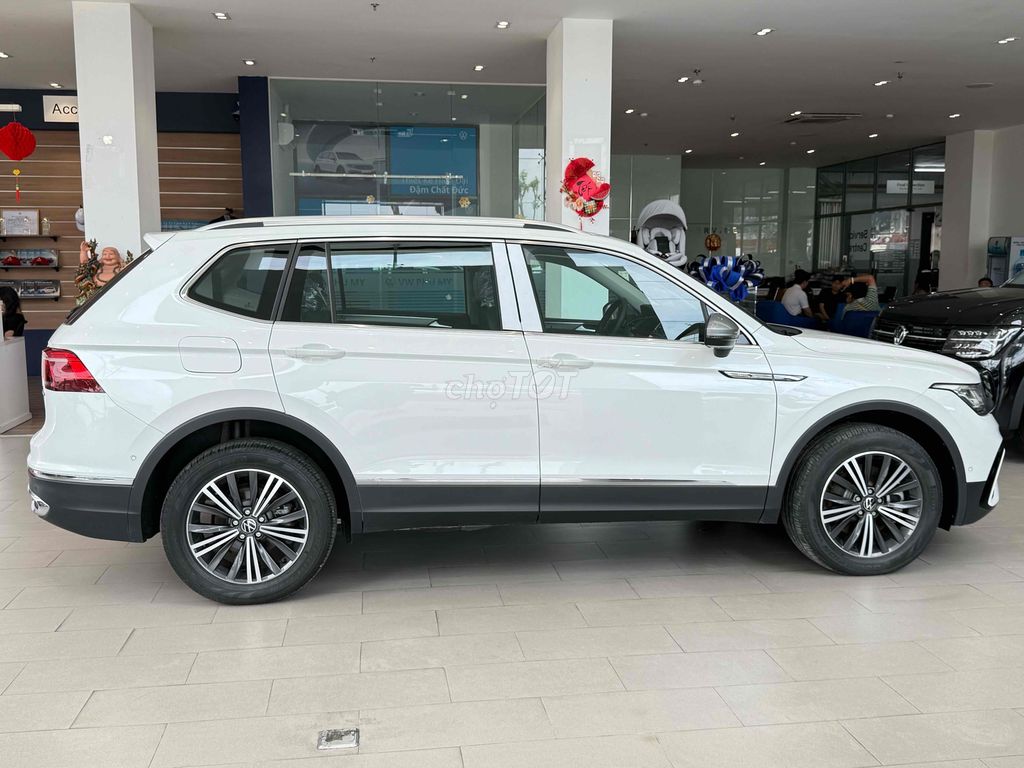 Volkswagen Tiguan 2023 mới 100% chỉ 200tr nhận xe. Mua bán Ô tô tại Quận 12 Tp Hồ Chí Minh được đăng bởi Phong GT Car hình 9