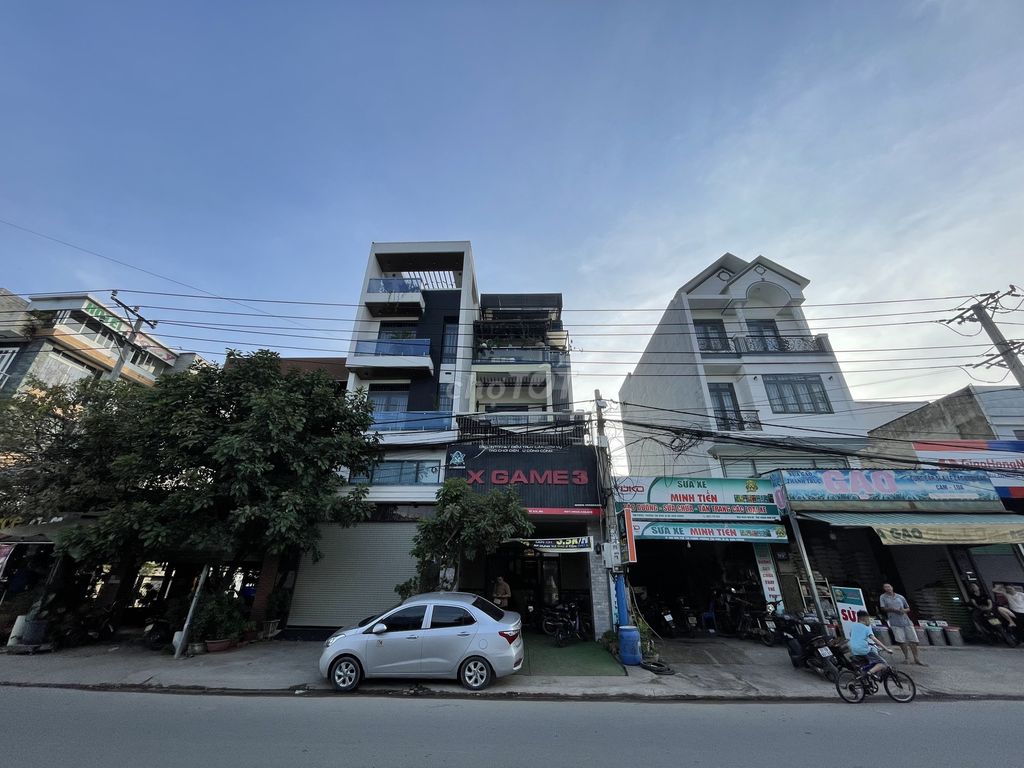 Chính chủ bán nhà 4 lầu MT 30M Nguyễn Thị Tươi cách Vincom Dĩ An 1km