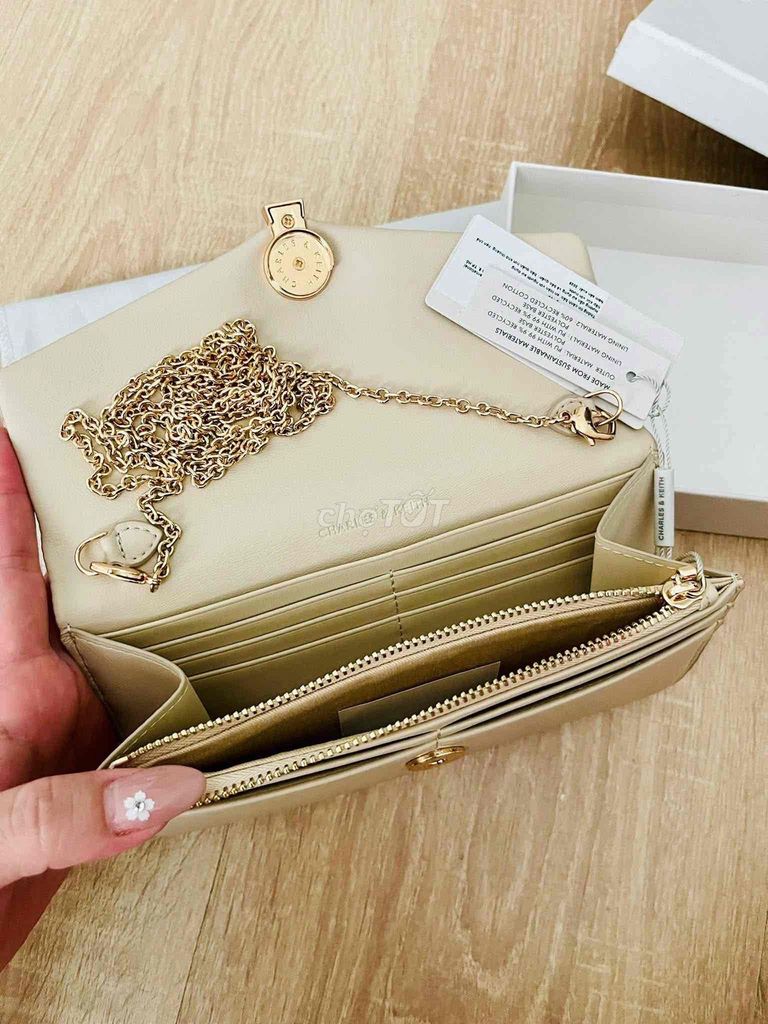 Ví cầm tay Charles & Keith Nữ Da PU. Mua bán Túi xách tại Quận 10 Tp Hồ Chí Minh được đăng bởi Hy Nguyên  hình 1