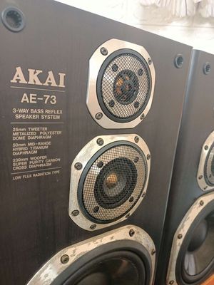 Loa Akai model AE-73