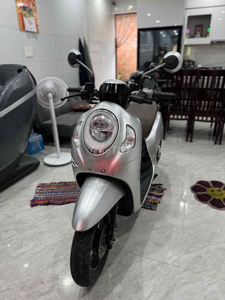 Honda Scoopy 2021 серебристый