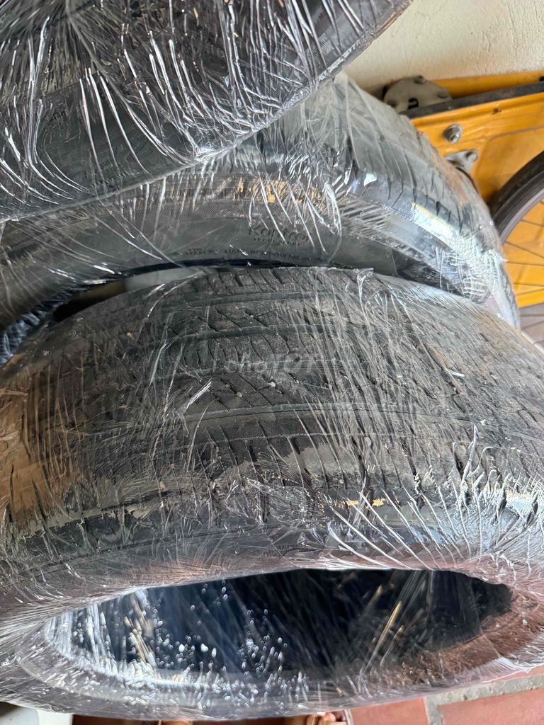 cần bán lốp 225/55R18. Mua bán Phụ tùng xe tại Huyện Gia Lâm Hà Nội được đăng bởi Đỗ Toàn hình 3