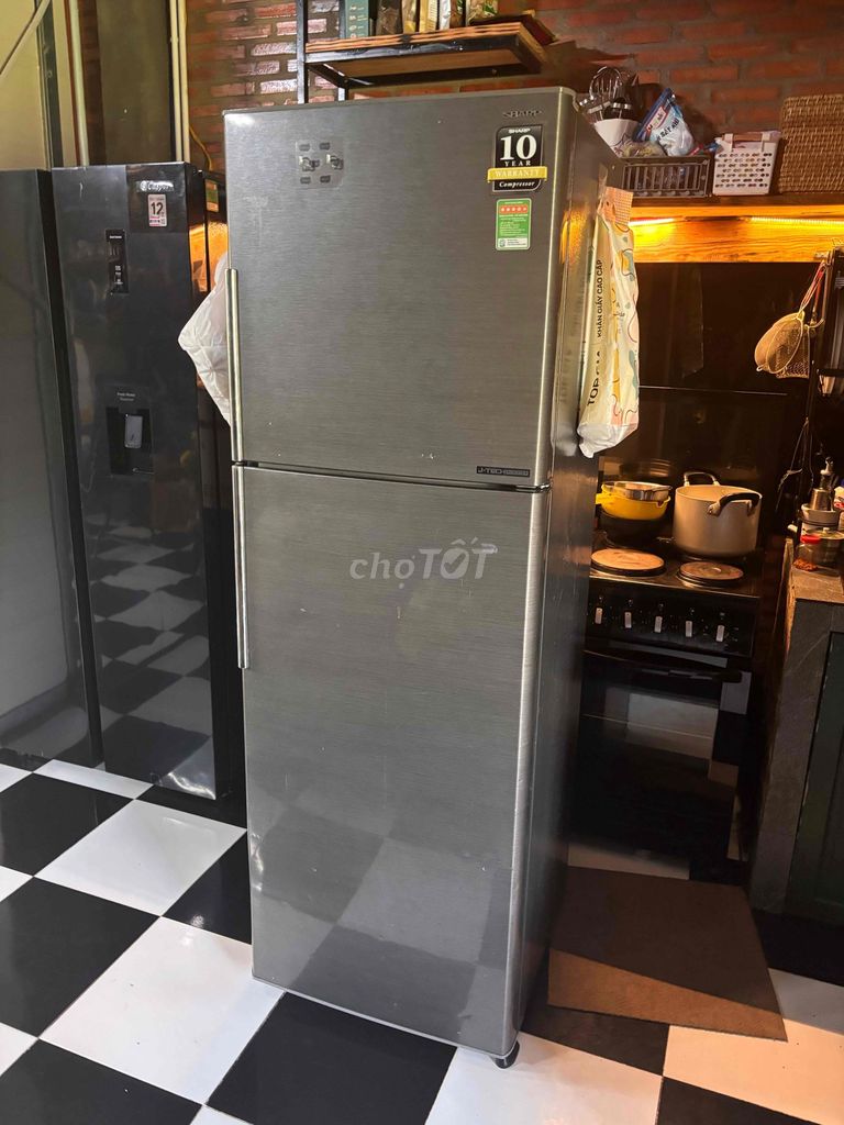 Tủ lạnh Sharp Xám Gia đình nhỏ. Mua bán Tủ lạnh tại Huyện Đức Hòa Long An được đăng bởi hiếu hình 1