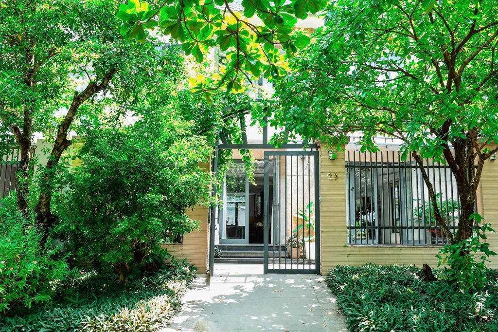 Аренда · 3 комн. · 247 м² · Huyện Bình Chánh, ул. Nguyễn Văn Linh