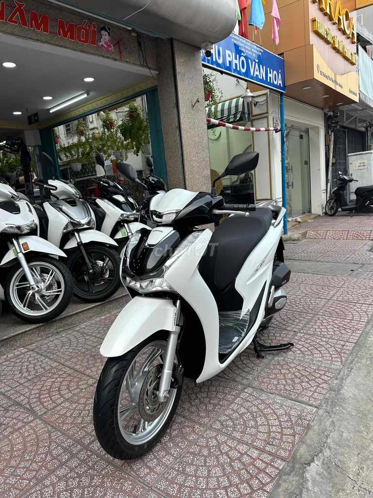 Honda SH 125i ABS 2021 Белый 9630 км Свои документы