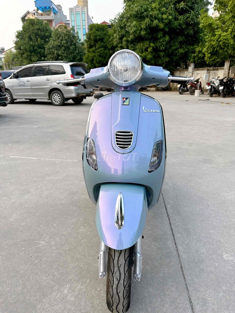 vespa điện chính hãng ắc quy 2024 camay xanh tím