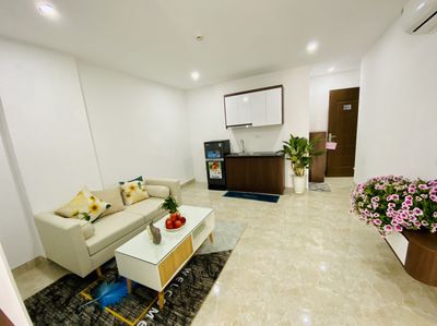 Căn hộ 1 phòng ngủ 1 phòng khách mặt đường khu vực Thái Hà 40m2