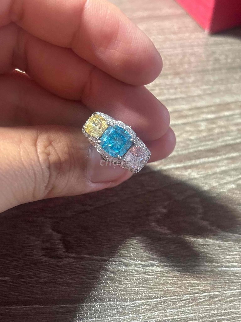 Nhẫn Nữ Bạc Thanh lịch, độc, đinh 3 vien đá quý. Mua bán Phụ kiện thời trang khác tại Thành phố Thủ Đức Tp Hồ Chí Minh được đăng bởi mua hang tiền triệu xin đừng tiếc 1 cuộc gọi ạ  hình 1