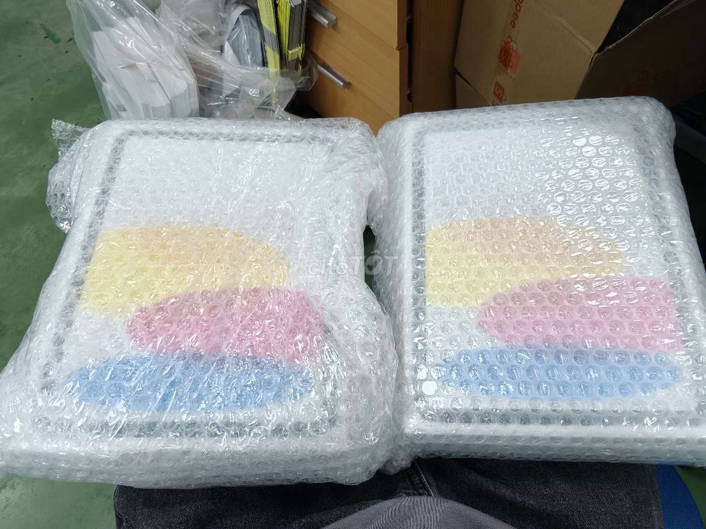 Apple iPad A16 Bạc Mới nguyên seal. Mua bán Máy tính bảng tại Thành phố Dĩ An Bình Dương được đăng bởi Hoàng Hùng hình 1
