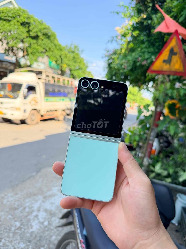 Samsung Z Flip 6 256GB zin đẹp có giao lưu. Mua bán Điện thoại tại Thành phố Huế Thừa Thiên Huế được đăng bởi Vsmart Thu Mua Điện Thoại Laptop  hình 1