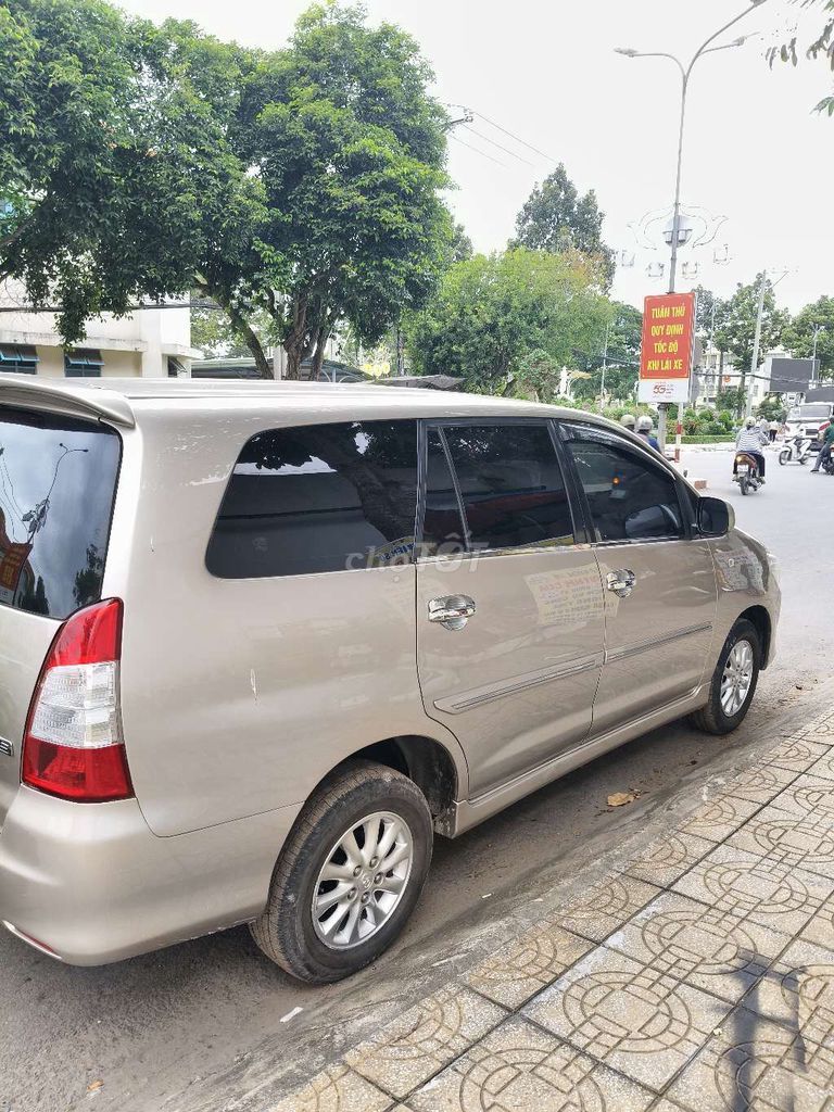 Toyota Innova Vàng cát 7 chỗ Số sàn. Mua bán Ô tô tại Huyện Chợ Mới An Giang được đăng bởi Phát đạt hình 3