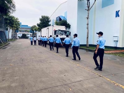 TUYỄN 15 BẢO VỆ CA 8 TIẾNG KCN LONGGIANG NGHỈ 4 CN