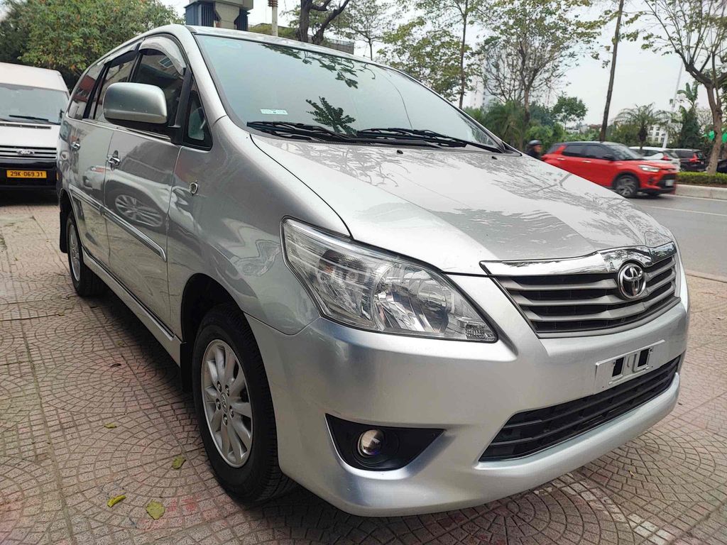 Toyota Innova 2014 E - 1100 km