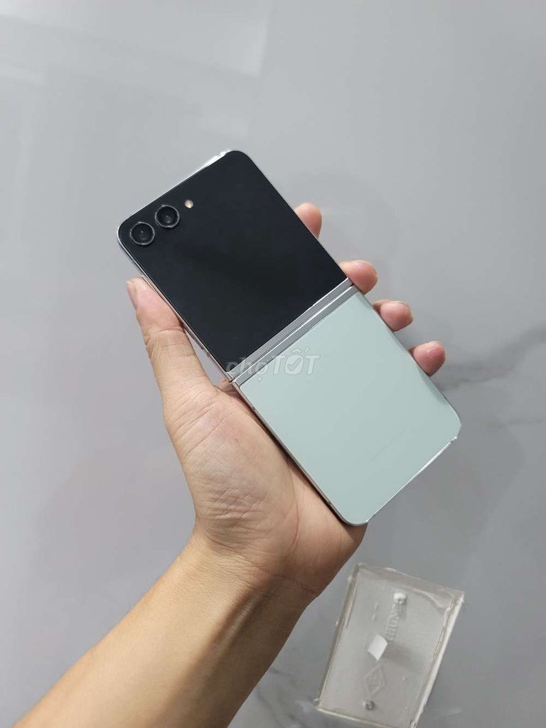 Samsung Galaxy Z Flip 5 256GB Xám. Mua bán Điện thoại tại Quận 7 Tp Hồ Chí Minh được đăng bởi TamTam hình 1