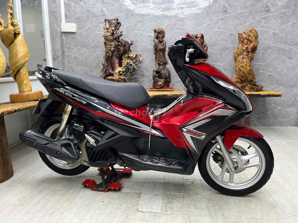 Honda Airblade красивый кузов, оригинальный двигатель, тихий