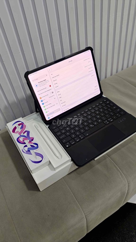 iPad Pro M5 256GB VN 5G Wifi kèm bàn phím. Mua bán Máy tính bảng tại Quận Đống Đa Hà Nội được đăng bởi Lâm Bảo Tuyên hình 1
