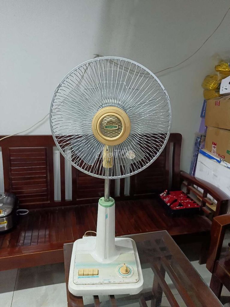 Quạt điện Toshiba AC100V 30cm Trắng, Vàng. Mua bán Quạt tại Huyện Hoài Đức Hà Nội được đăng bởi Mạc PaPa hình 1