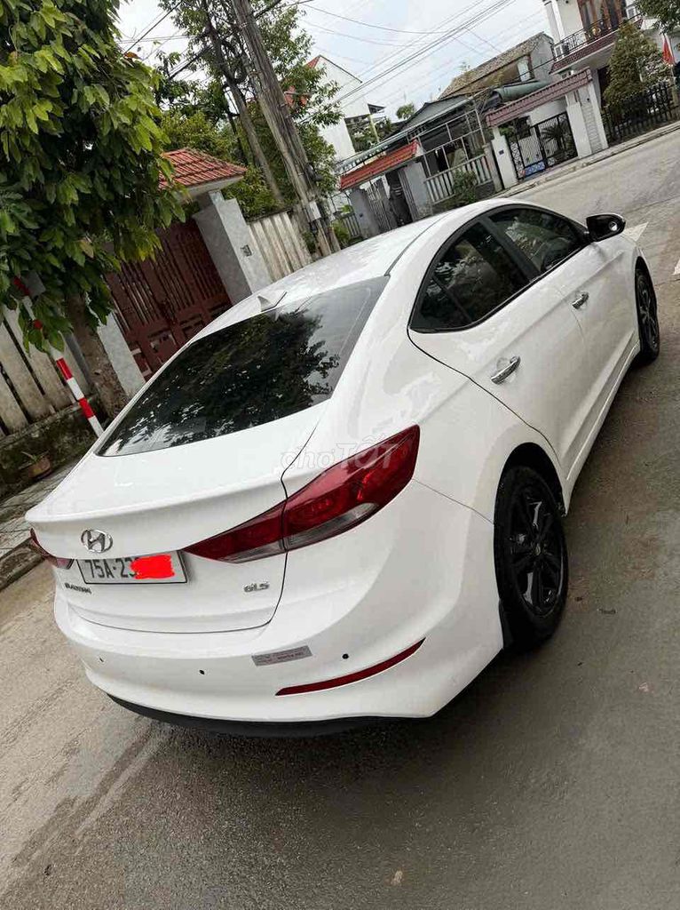 Hyundai Elantra 2018 Белая автоматическая