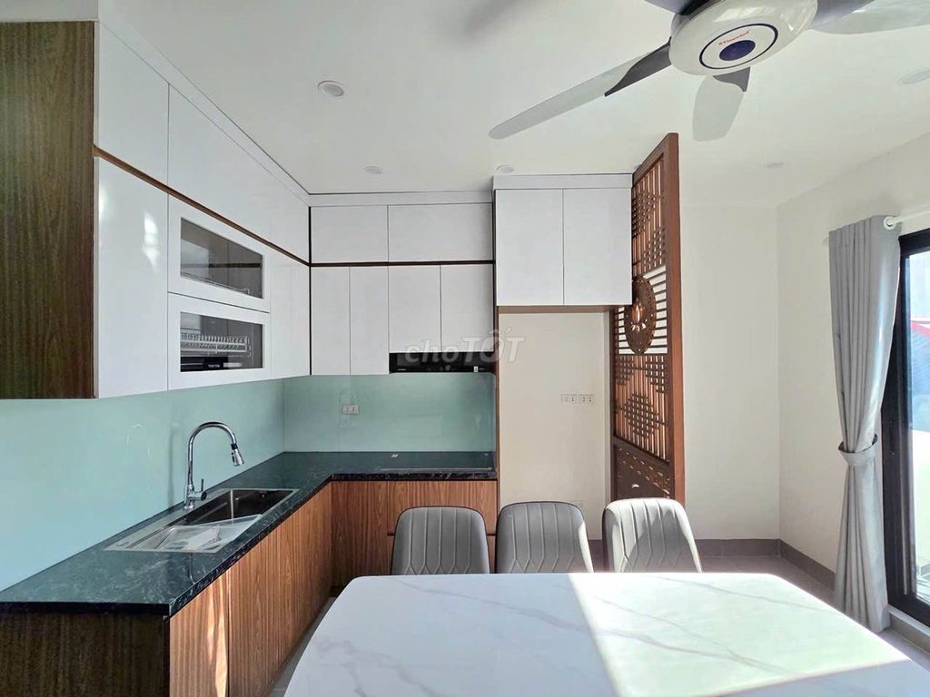 Nhà 6 tầng 40m2 Cầu Diễn, 8 tỷ, ô tô đỗ cửa