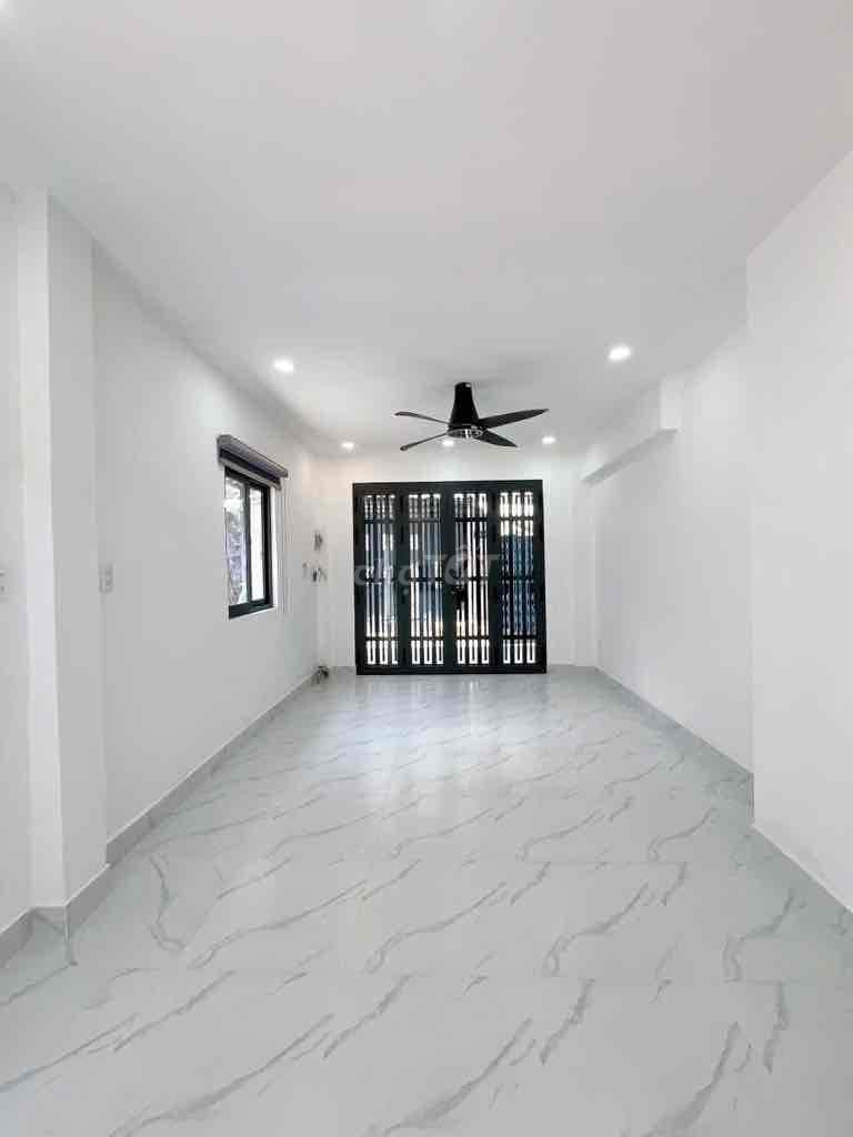 Nhà đẹp hẻm xe hơi, P4 Quận 4, 30m2 3tầng, chỉ nhỉnh 4tỷ.