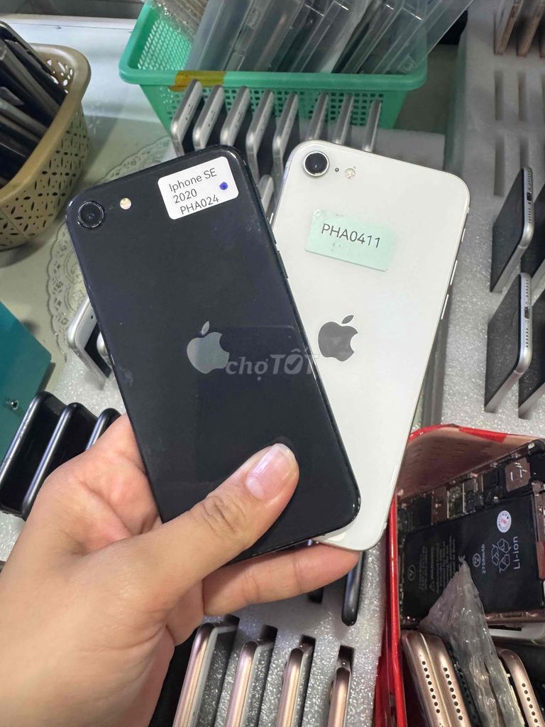 iPhone SE 2020 128GB Đen, Trắng. Mua bán Điện thoại tại Quận 4 Tp Hồ Chí Minh được đăng bởi Phan Pha hình 1