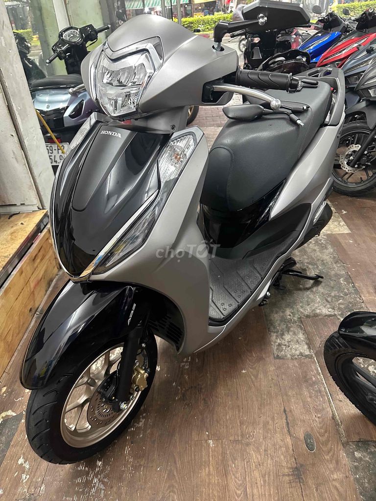 Свинцовый ABS Honda 2026 серебристо-черный 405 км