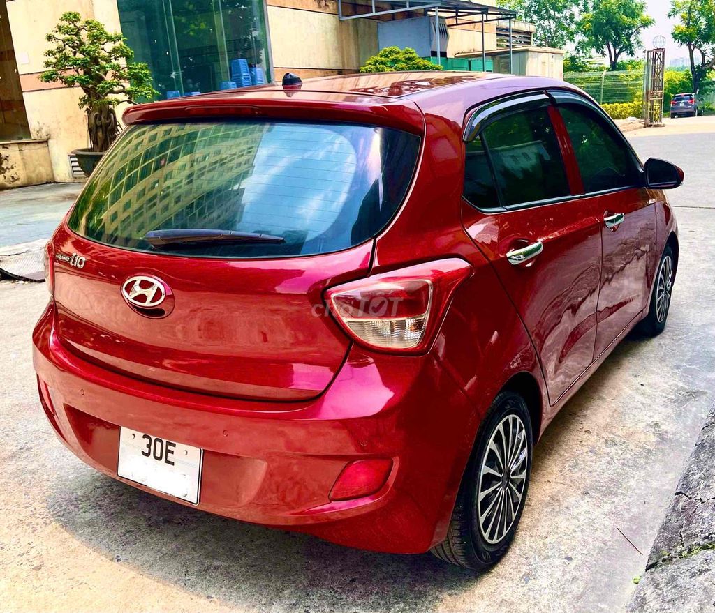 Hyundai i10 полная комплектация 2015 красный, на учёте Ханой