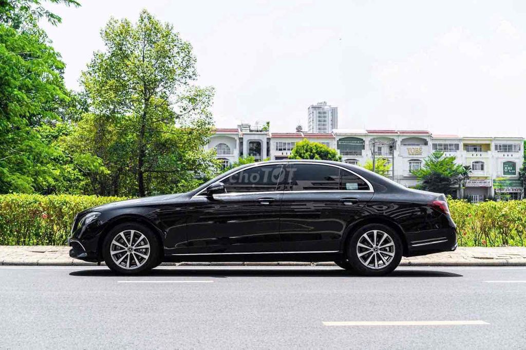E200 Model 2019 màu đen nt nâu siêu đẹp giá tốt. Mua bán Ô tô tại Quận 7 Tp Hồ Chí Minh được đăng bởi Dương Phương hình 4