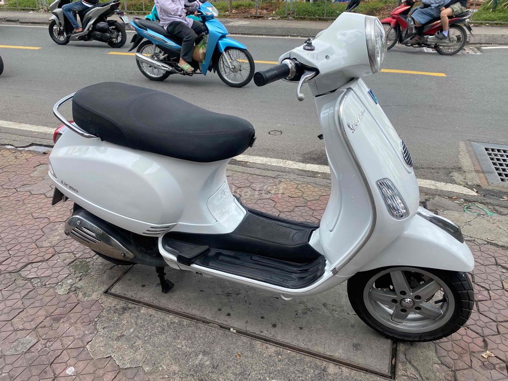 xe vespa Fi trắng mới tinh. Mua bán Xe máy tại Quận 7 Tp Hồ Chí Minh được đăng bởi thanh xuân hình 4