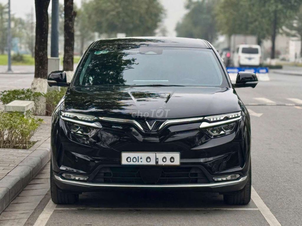 VinFast F8 Eco 2023, черный, 50000 км