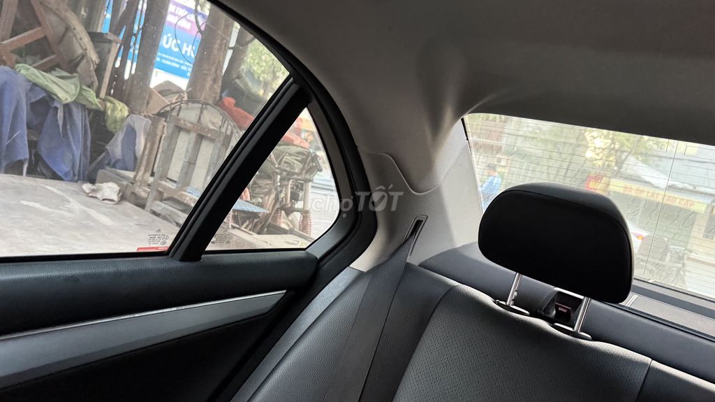 Mercedes-Benz C200 2011 Đỏ. Mua bán Ô tô tại Quận Tây Hồ Hà Nội được đăng bởi Nam hình 8