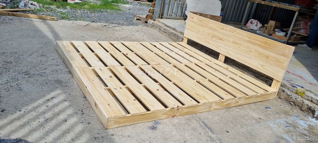 PALLET GIƯỜNG GỖ THÔNG MỚI