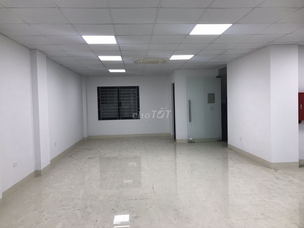 văn phòng Triều Khúc thông sàn 120m2, thang máy, mặt tiền 8m