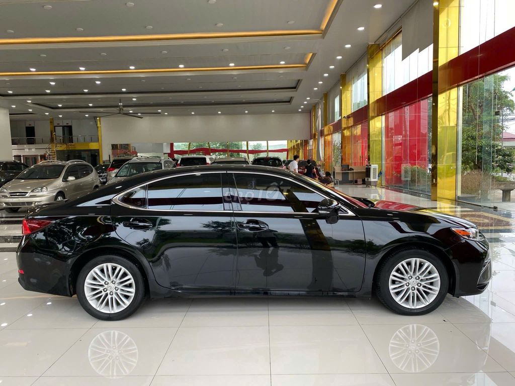 Lexus ES250 bản nhập Nhật Bản, sản xuất năm 2016