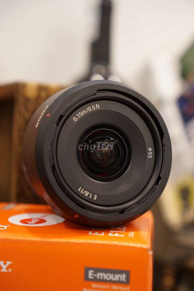 Ống kính Sony SEL11F18 E-mount