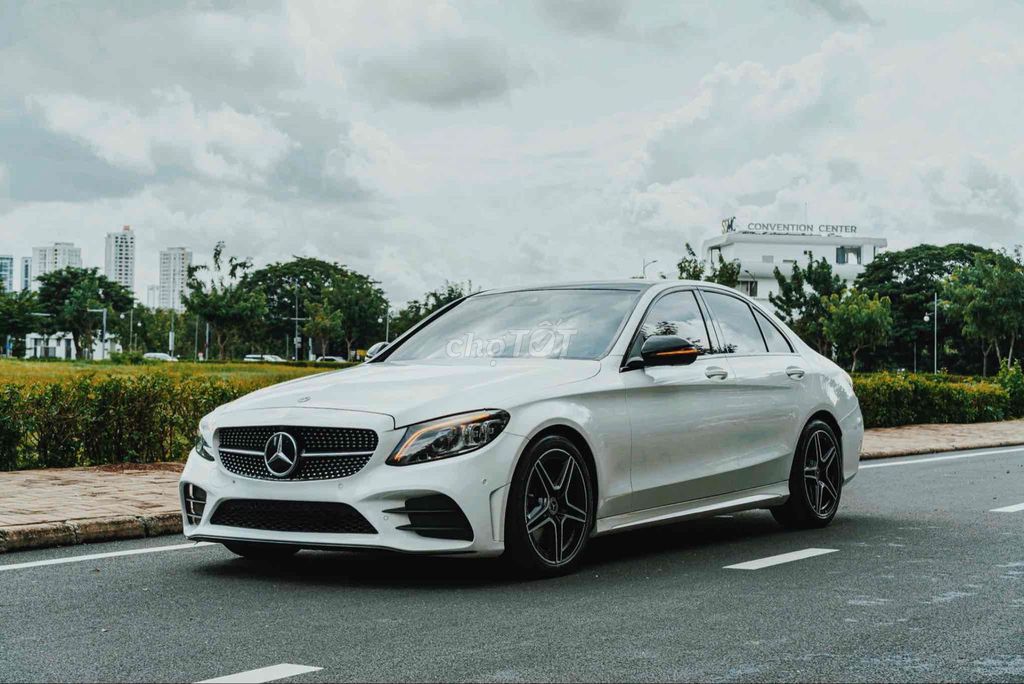 Mercedes Benz C Class 2021 C 300 AMG - 24000 km. Mua bán Ô tô tại Quận 5 Tp Hồ Chí Minh được đăng bởi phúc hình 1