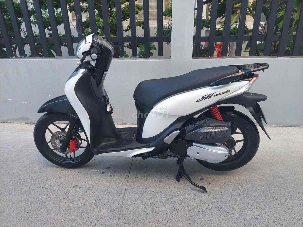 Honda SH Mode 2018 белый чёрный автомат