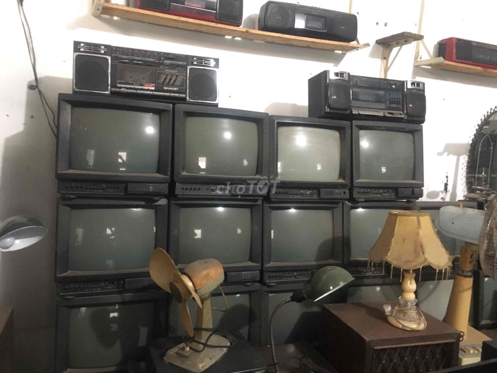 Tivi CRT JVC 14 inch xưa decor