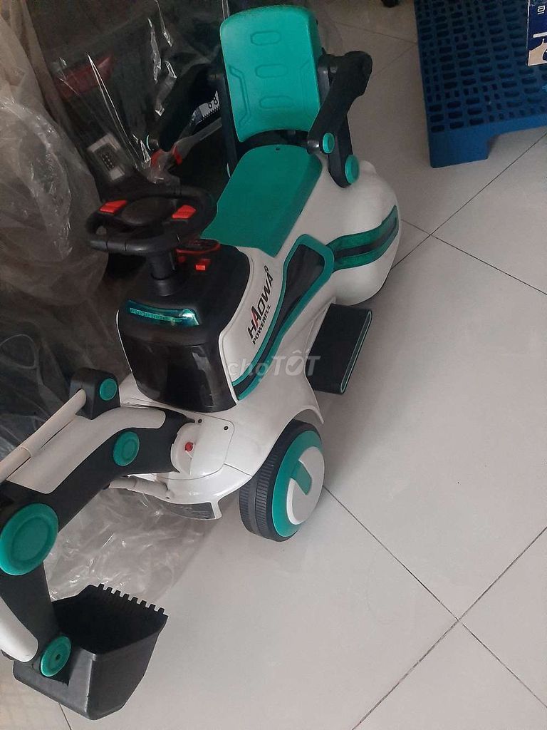 Xe điện trẻ em Đen trắng Rất mới. Mua bán Mẹ và bé tại Quận Bình Tân Tp Hồ Chí Minh được đăng bởi nguyễn bá hùng hình 1